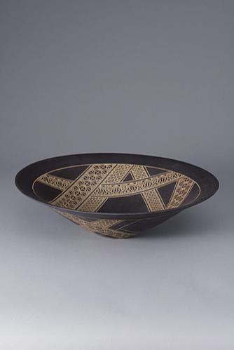 黒釉象嵌鉢